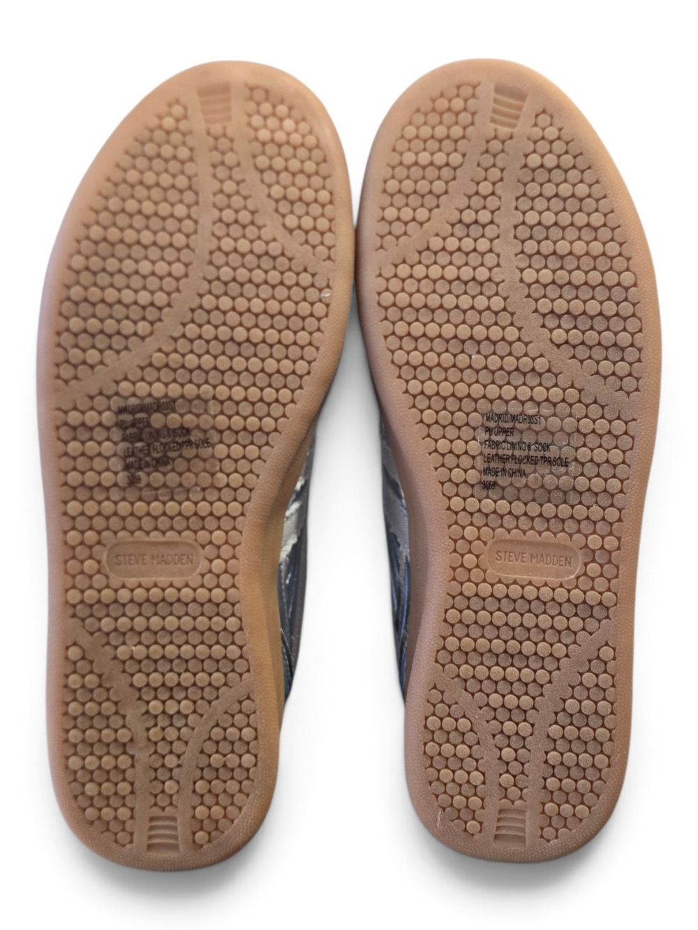 Steve Madden Madrid Silver Metallic Gum Sole Sneakers NWT Size 8 - Picture 6 of 8